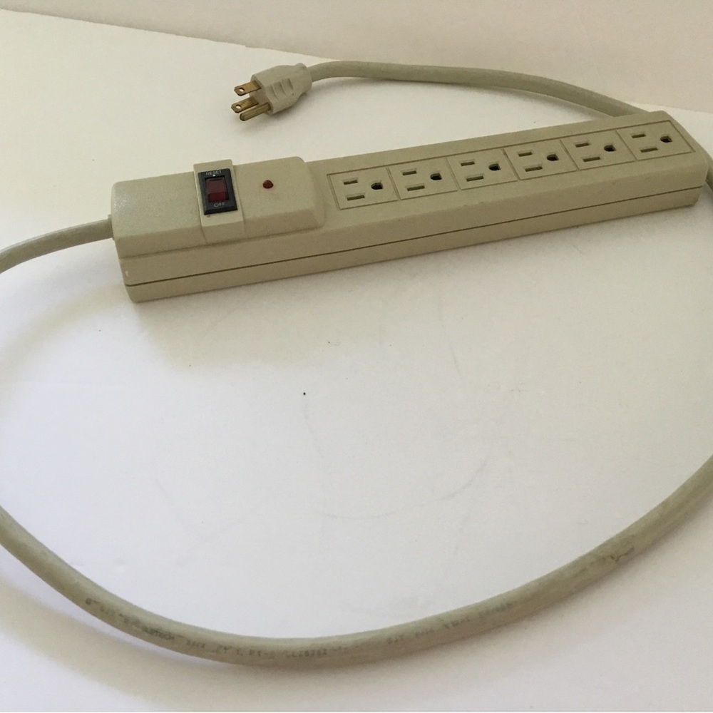 Electric cord. On/off switch. 6 plugs